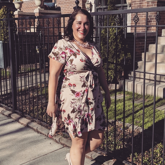 I'm Liz, and it's getting cute! - Picture 5 of 6